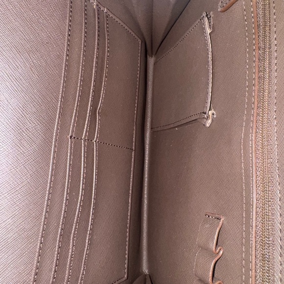 Michael Kors IPAD Cover w/ Zipper Compartment - Picture 8 of 16